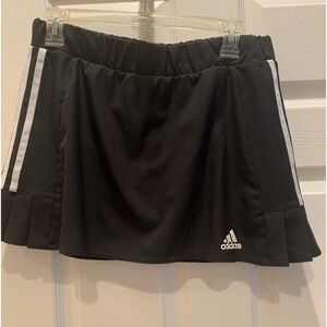 Adidas tennis skort size M(8-10)  black/white